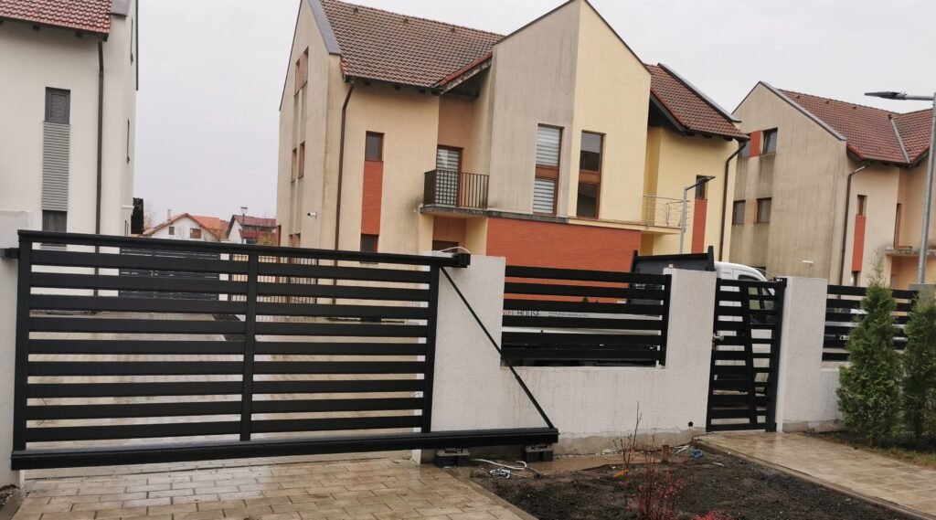 Poarta din aluminiu Autoportantă Model Prisma Espace 60 Danie House Sibiu Dublura 1