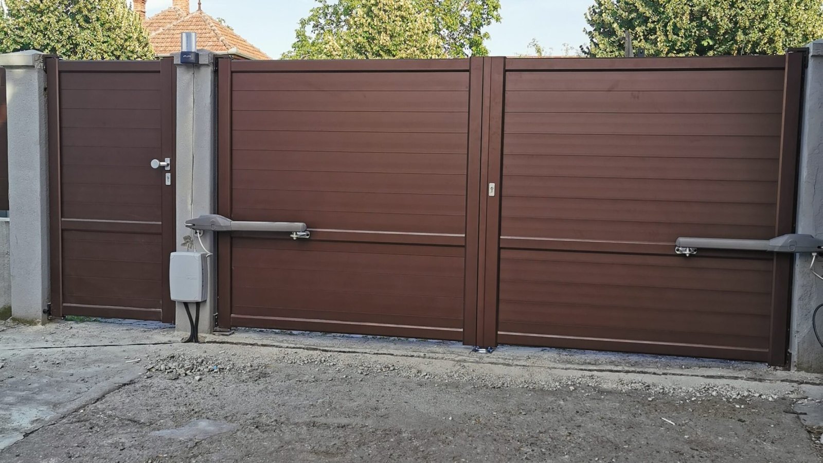 Poarta din aluminiu Batantă Model Compact Danie House Sibiu Dublare 1