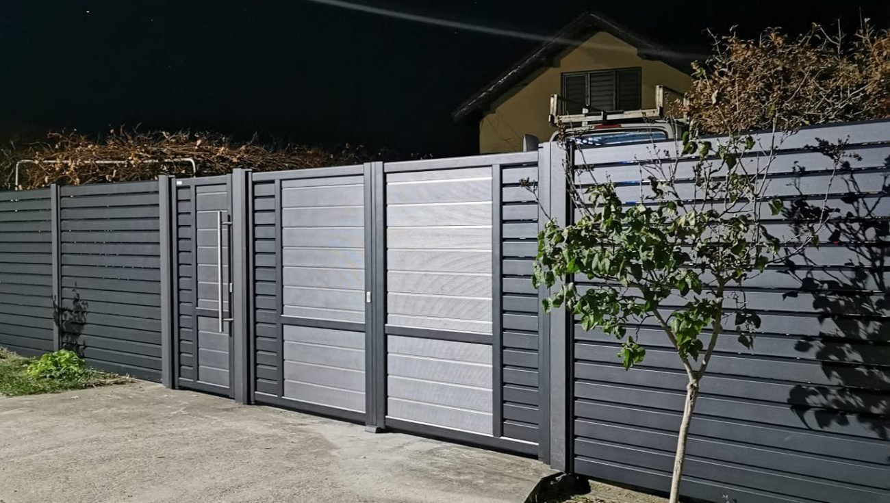 Poarta batantă din aluminiu model magneto - daniel house sibiu