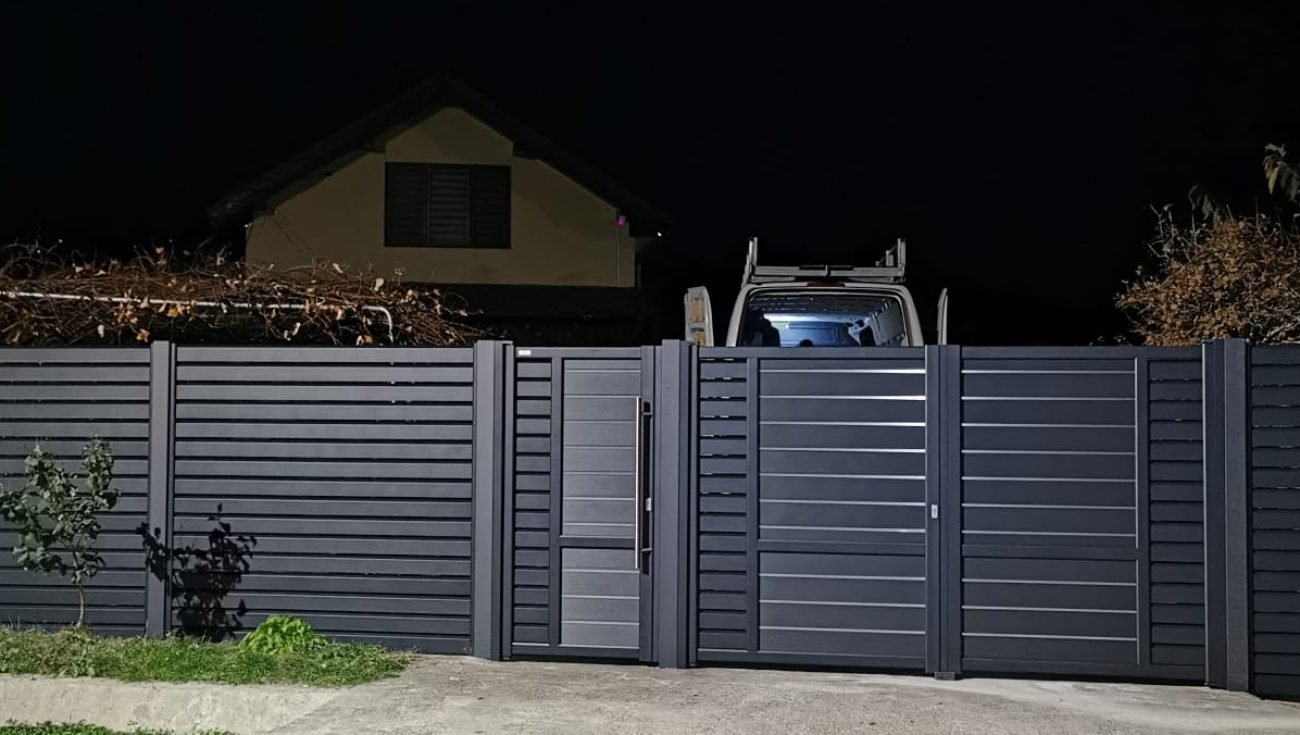Poarta batantă din aluminiu model magneto - daniel house sibiu poza 2